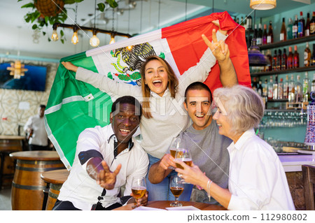 Mexican sports fans celebrate the victory 112980802