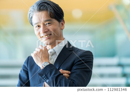 Middle-aged man in a suit Office worker in a suit 112981346
