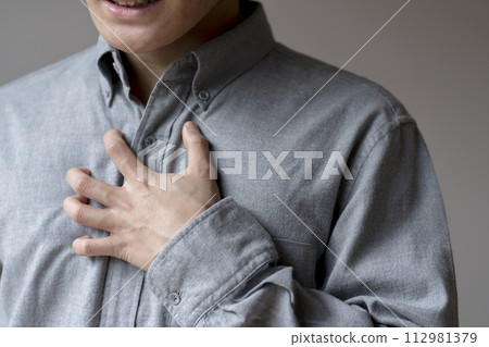 Man in poor health, chest pain, stress, body parts, parts cut 112981379