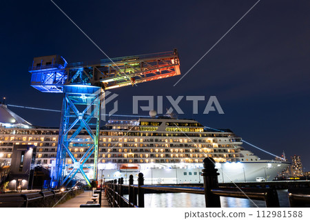 Yokohama City, Kanagawa Prefecture - Hammerhead crane illuminated in seven colors Yokohama City, Kanagawa Prefecture - Hammerhead crane illuminated in seven colors 112981588