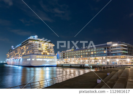 Night view of Yokohama Hammerhead and luxury cruise ship, Yokohama City, Kanagawa Prefecture Night view of Yokohama Hammerhead and luxury cruise ship, Yokohama City, Kanagawa Prefecture 112981617