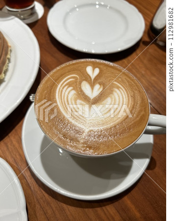 Wonderful latte art, a blissful cup 112981682