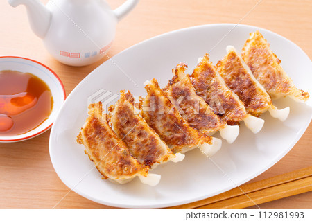 Eating fried dumplings at a Chinese restaurant 112981993