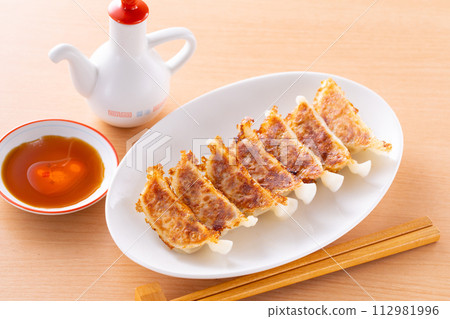 Eating fried dumplings at a Chinese restaurant 112981996