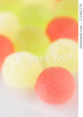 濃鬱的日本水果香氣和柔和的甜味的軟糖 112982178