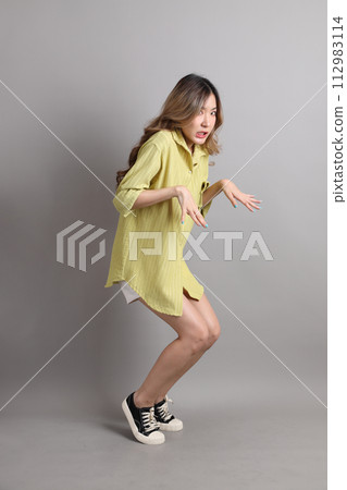 Young Asain Woman Young Asain Woman 112983114