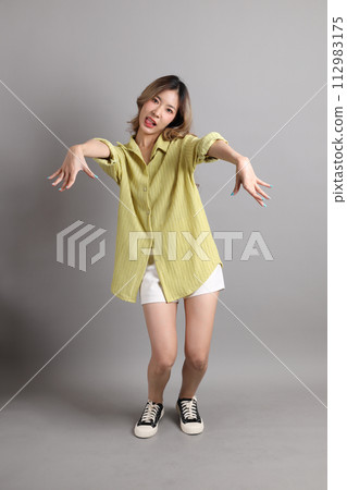 Young Asain Woman Young Asain Woman 112983175