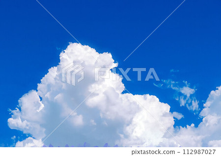 [Summer material] Summer sky image/watercolor style [Nagano Prefecture] 112987027