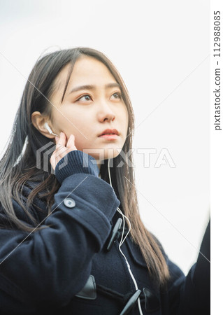 High school girl wearing earphones 112988085