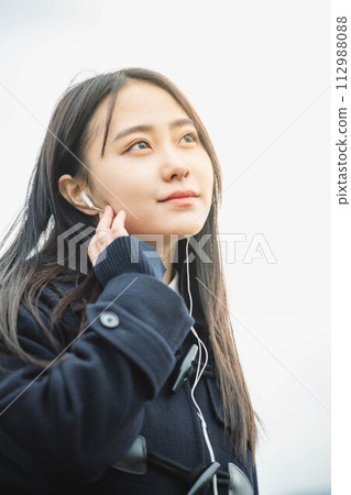 High school girl wearing earphones 112988088