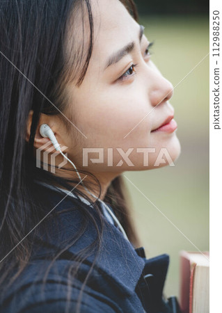 A woman listening to music 112988250