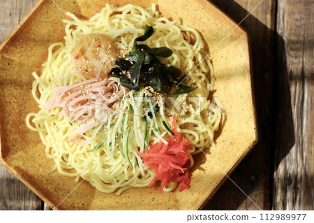 Homemade ramen with fewer ingredients 112989977