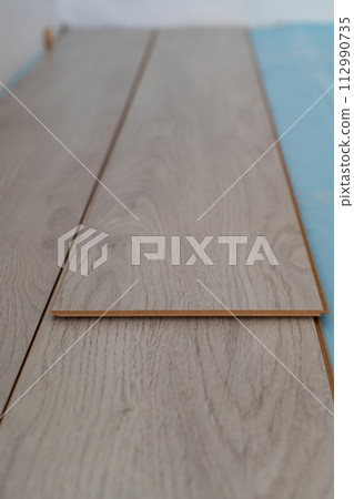Repairing the floor in the house, laminate flooring 112990735