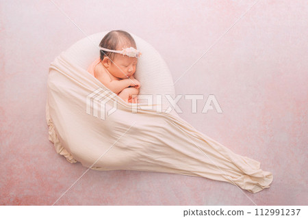 Newborn Photo Newborn Photo 112991237