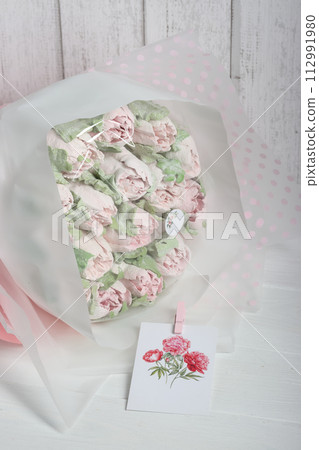 Marshmallow tulips. Marshmallow flowers. Bouquet of marshmallows. Homemade marshmallows. Greeting card with place for text. 112991980