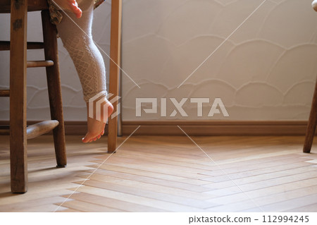 A child who is interested in everything 112994245