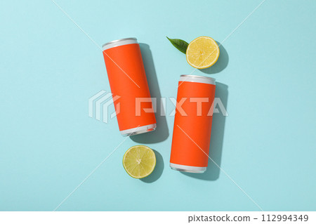 Tin can and lemons on blue background, top view 112994349