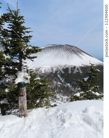Kurodadayama during the remaining snow season (Mt. Asama, where you can see the summit of Mt. Kurobadaru on the outer rim) Kurodadayama during the remaining snow season (Mt. Asama, where you can see the summit of Mt. Kurobadaru on the outer rim) 112994600