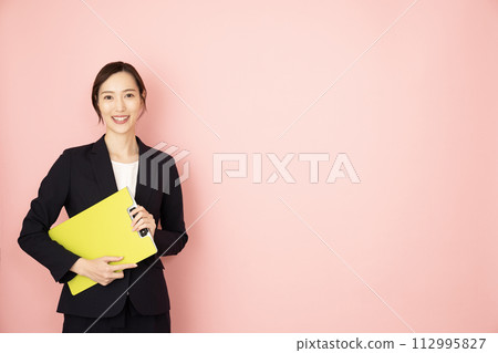 Business woman holding files with pink back and smile 112995827