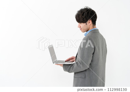 操作個人計算機的商人 操作個人計算機的商人 112998130
