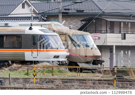 [宮津線] 列車在西舞鶴車站停靠 112998478