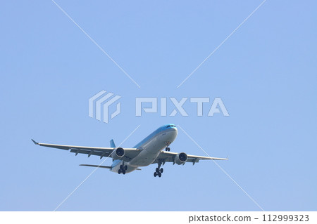 客機接近降落 客機接近降落 112999323