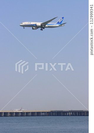 客機接近降落 客機接近降落 112999341