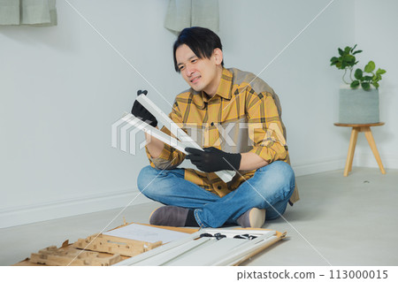 man assembling furniture 113000015