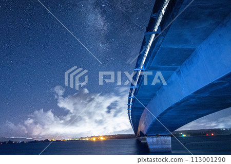 Starry sky and bridge 113001290