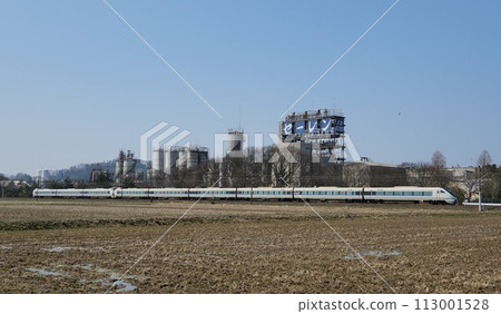 北陸本線運行的683系列雷鳥 113001528