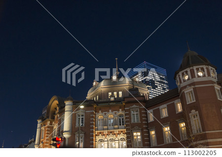 Tokyo station night view station Marunouchi Marunouchi station building building office building businessman returning home 113002205