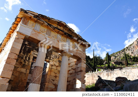 Temple of Apollo and ancient ruins in Delphi, Greece, a world heritage site Temple of Apollo and ancient ruins in Delphi, Greece, a world heritage site 113002411