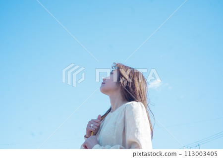 藍天和女性 113003405