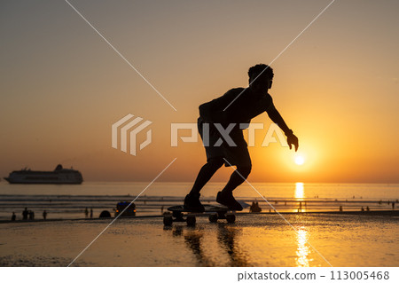 Surf skater training surfing moves 113005468