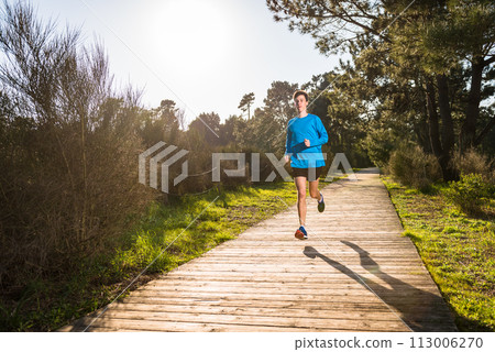 Young man running 113006270