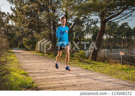 Young man running 113006272