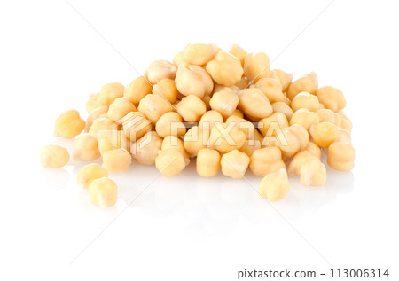 Pile of chickpeas 113006314