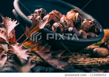 Roasted chestnuts and leaves Roasted chestnuts and leaves 113006932