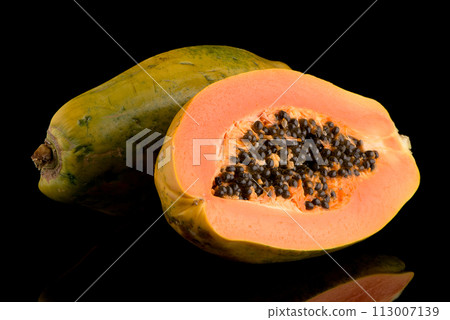 Fresh and tasty papaya Fresh and tasty papaya 113007139