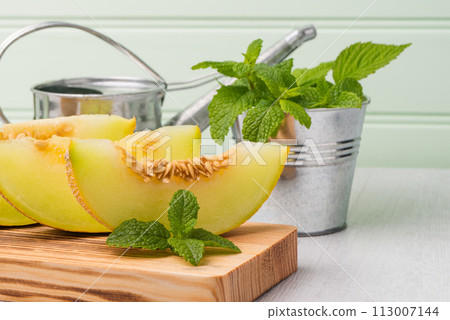 Honeydew melon 113007144
