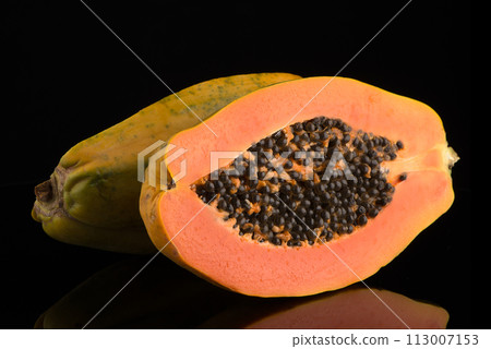 Fresh and tasty papaya Fresh and tasty papaya 113007153