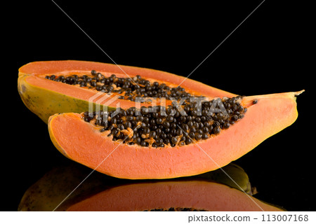 Fresh and tasty papaya 113007168