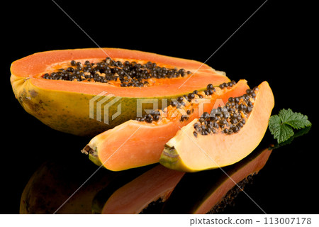 Fresh and tasty papaya Fresh and tasty papaya 113007178