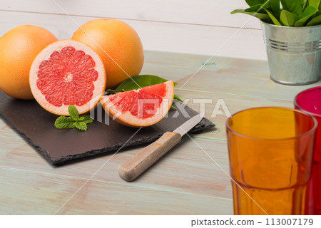 Ripe grapefruit Ripe grapefruit 113007179