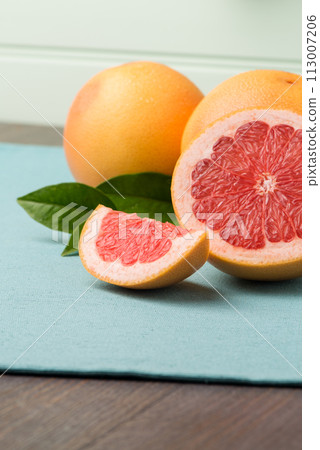 Ripe grapefruit 113007206