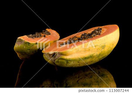 Fresh and tasty papaya Fresh and tasty papaya 113007244