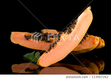 Fresh and tasty papaya Fresh and tasty papaya 113007262