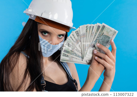 During the ongoing epidemic, the young construction manager also cares about health and safety. During the ongoing epidemic, the young construction manager also cares about health and safety. 113007322