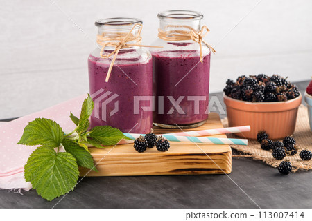 Fresh red fruits smoothie 113007414