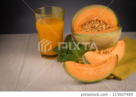 Honeydew melon juice 113007489